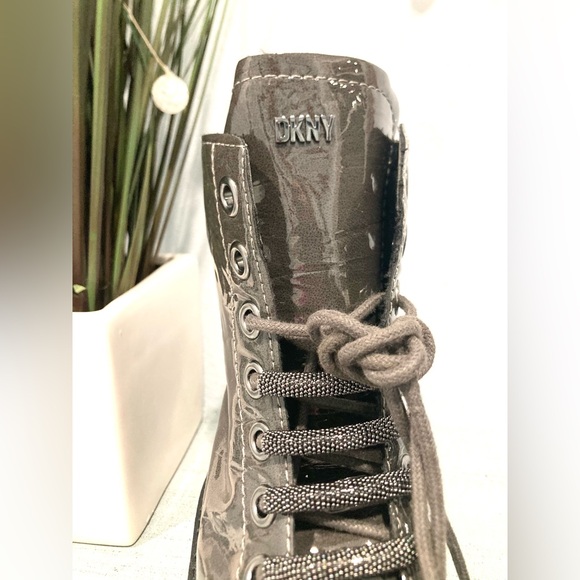 NEW DKNY Malaya Dark Gray Metallic Almond Toe Lace-up Combat Boots 6.5 - Picture 4 of 16